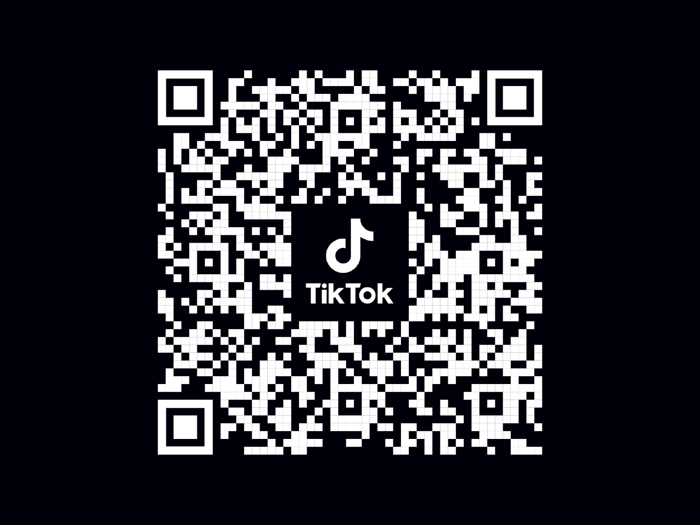Um código QR com o logótipo da aplicação TikTok, no centro.